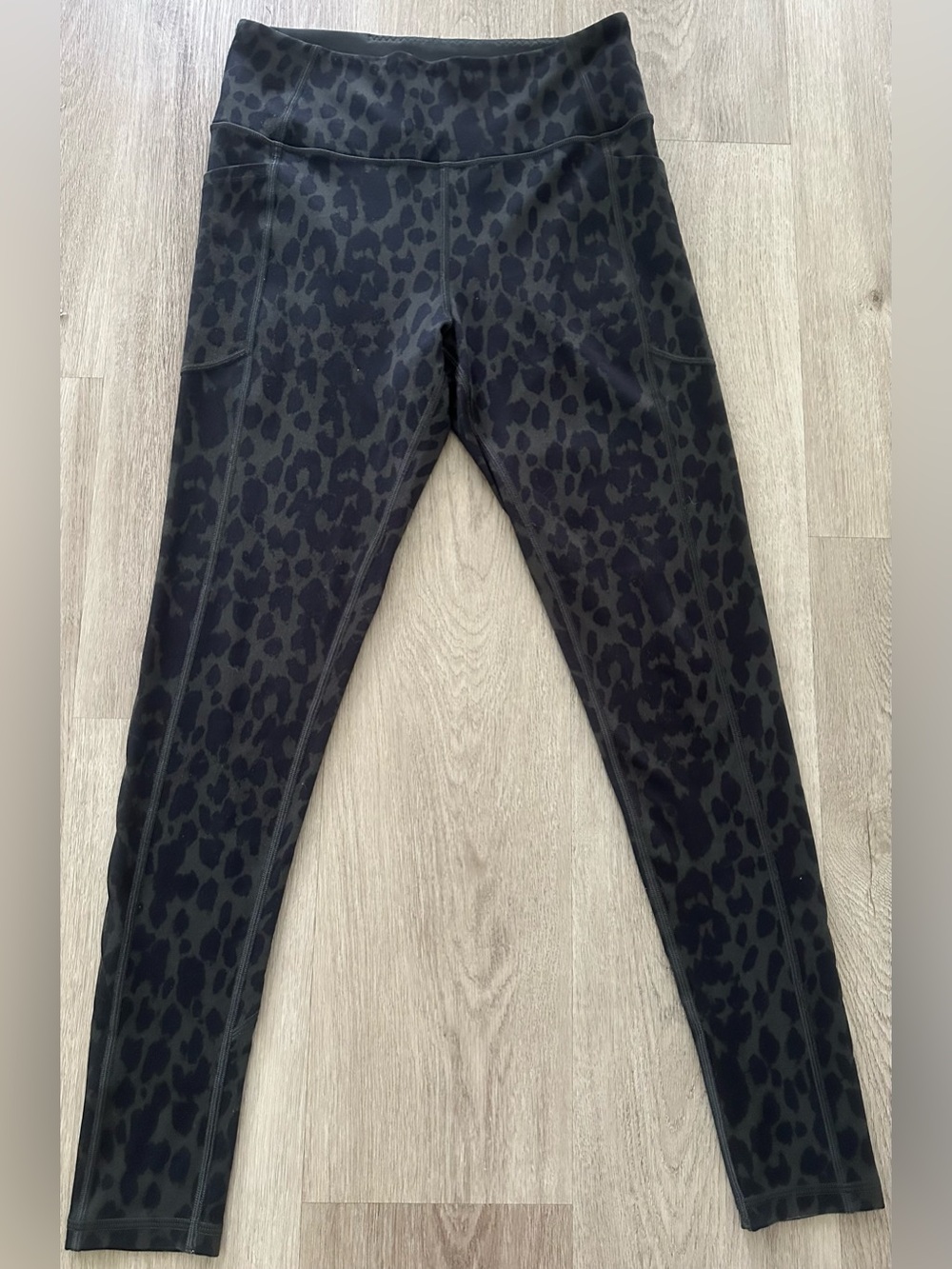 Women’s 3 Victoria’s Secret Leggings Size 8 Medium Leopard Print/Solid Burgundy - Picture 3 of 14